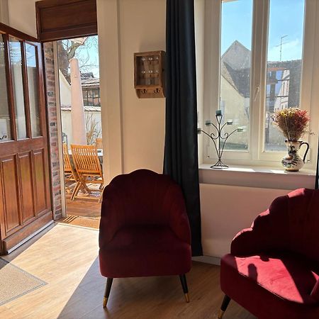 Villa Fontaine Avec Piscine Interieur Chauffee-Maison De Campagne Familiale -Ideal Vacances Ou Sejour Professionnel -3 Chambres-Bureau Separe -Lit Bebe - Parking Facile & Gratuit Fontaine-la-Gaillarde Exterior foto