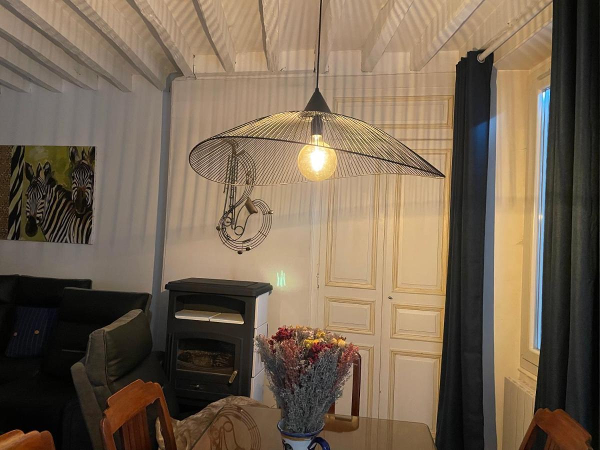 Villa Fontaine Avec Piscine Interieur Chauffee-Maison De Campagne Familiale -Ideal Vacances Ou Sejour Professionnel -3 Chambres-Bureau Separe -Lit Bebe - Parking Facile & Gratuit Fontaine-la-Gaillarde Exterior foto