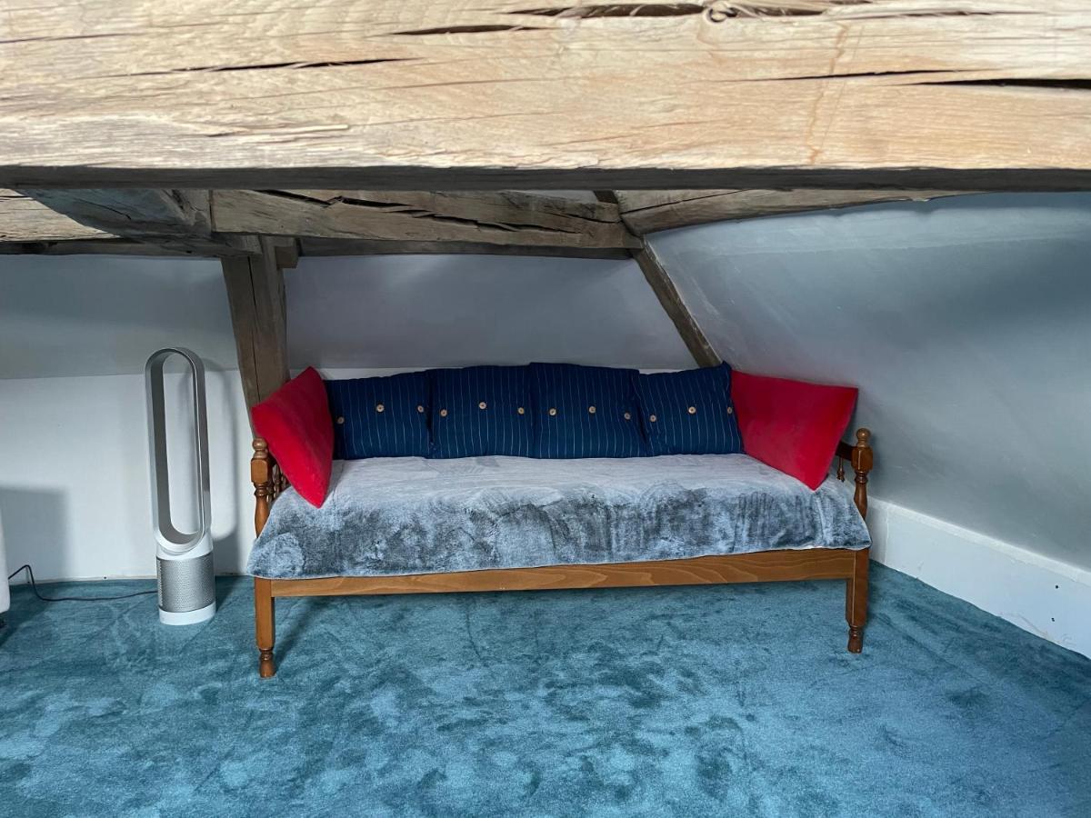 Villa Fontaine Avec Piscine Interieur Chauffee-Maison De Campagne Familiale -Ideal Vacances Ou Sejour Professionnel -3 Chambres-Bureau Separe -Lit Bebe - Parking Facile & Gratuit Fontaine-la-Gaillarde Exterior foto