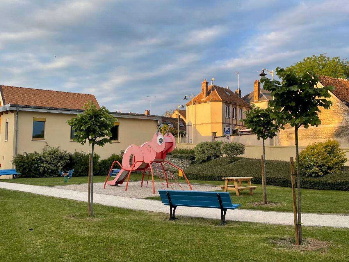 Villa Fontaine Avec Piscine Interieur Chauffee-Maison De Campagne Familiale -Ideal Vacances Ou Sejour Professionnel -3 Chambres-Bureau Separe -Lit Bebe - Parking Facile & Gratuit Fontaine-la-Gaillarde Exterior foto