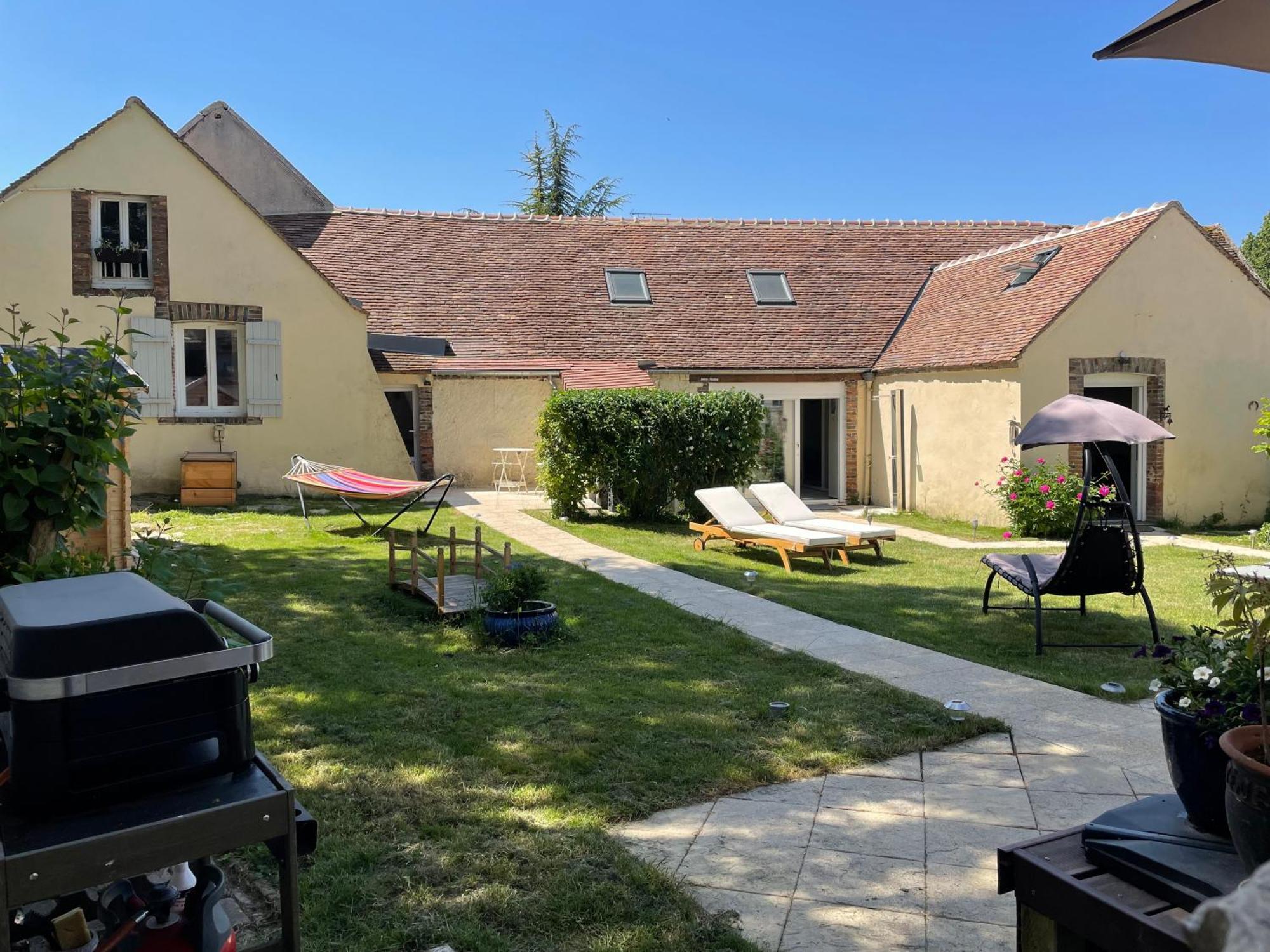 Villa Fontaine Avec Piscine Interieur Chauffee-Maison De Campagne Familiale -Ideal Vacances Ou Sejour Professionnel -3 Chambres-Bureau Separe -Lit Bebe - Parking Facile & Gratuit Fontaine-la-Gaillarde Quarto foto