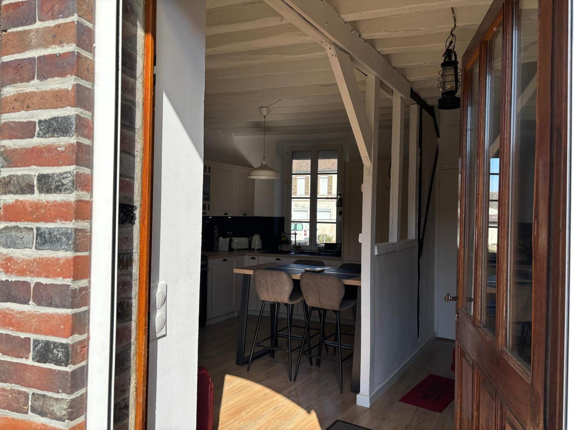 Villa Fontaine Avec Piscine Interieur Chauffee-Maison De Campagne Familiale -Ideal Vacances Ou Sejour Professionnel -3 Chambres-Bureau Separe -Lit Bebe - Parking Facile & Gratuit Fontaine-la-Gaillarde Exterior foto