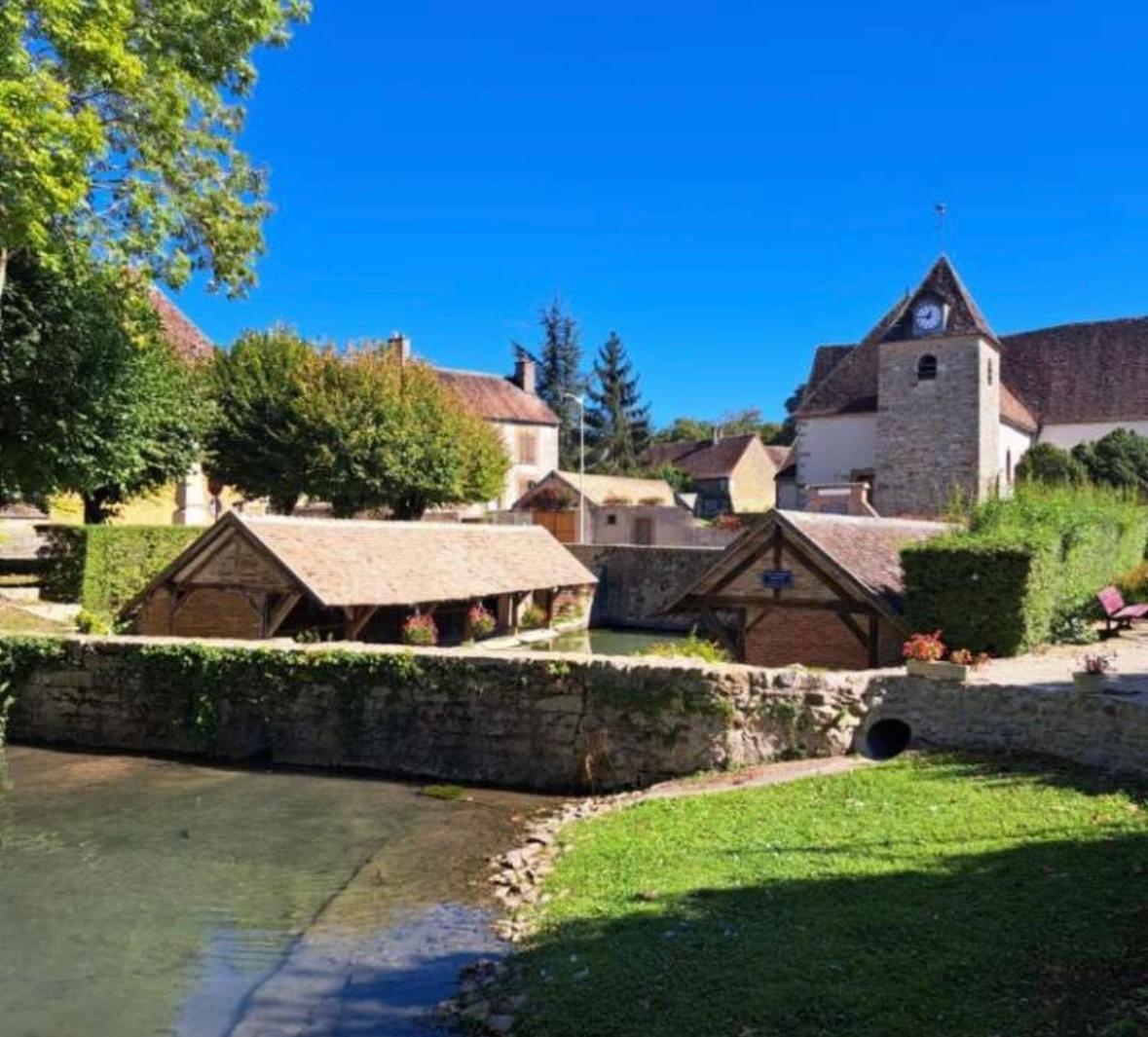 Villa Fontaine Avec Piscine Interieur Chauffee-Maison De Campagne Familiale -Ideal Vacances Ou Sejour Professionnel -3 Chambres-Bureau Separe -Lit Bebe - Parking Facile & Gratuit Fontaine-la-Gaillarde Exterior foto